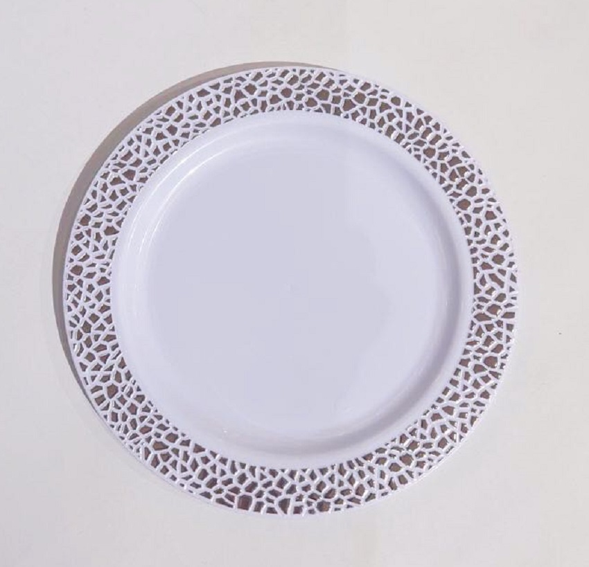 5 Assiettes blanches  avec bordure diamantées  D°19